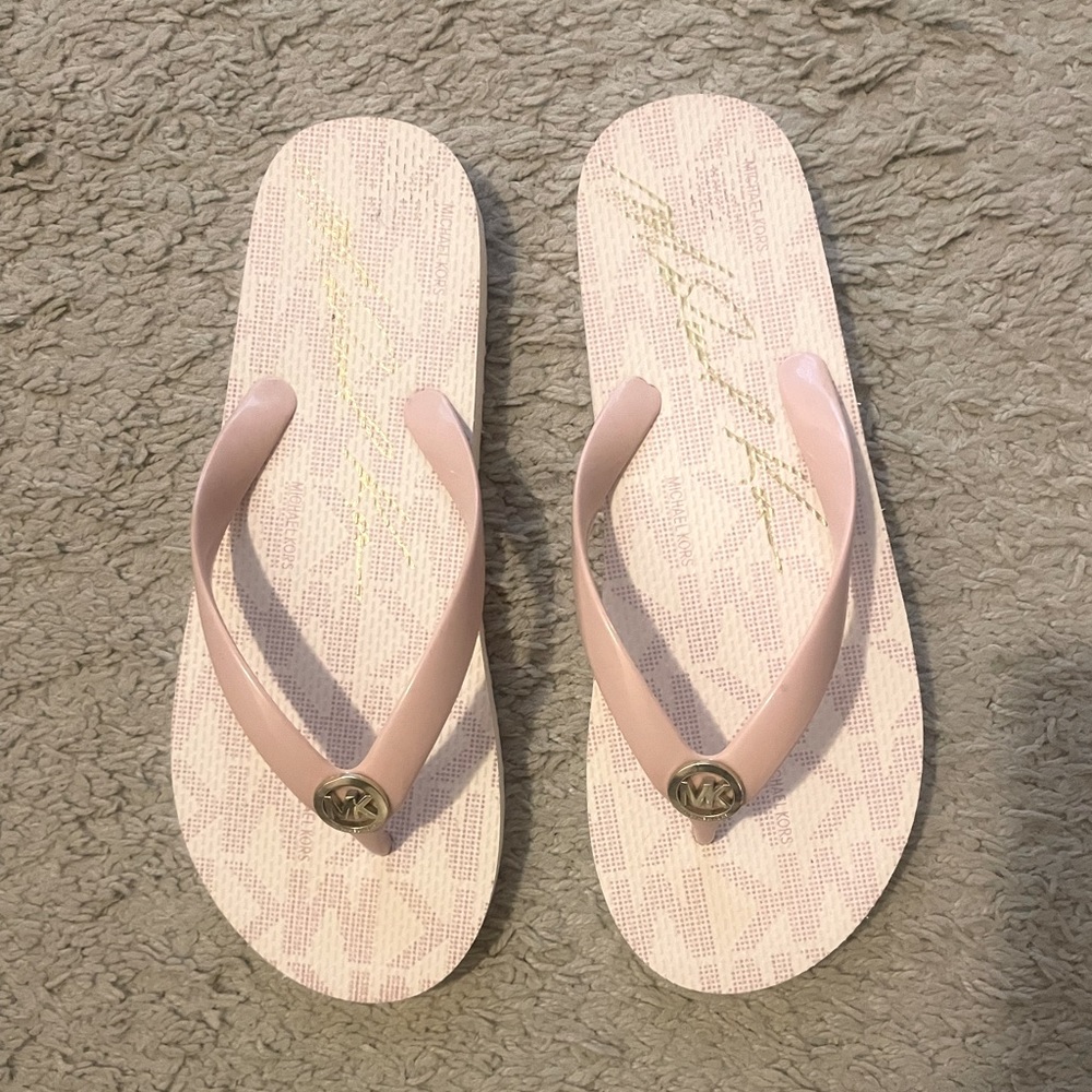 Michael Kors Flip-Flop Sandal. Color: Blush/Gold. Women’s Size: 7. BNWOT.